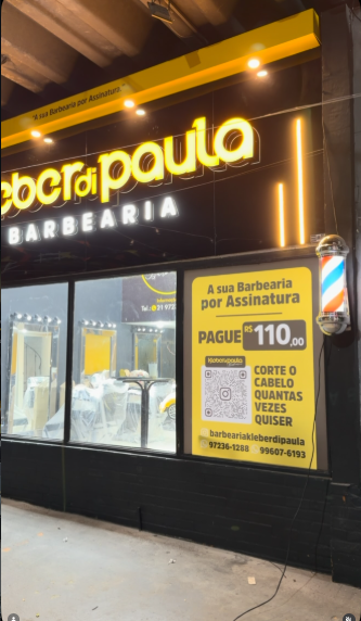 Fachada da barbearia Kleber di Paula com comunicação do clube de assinatura